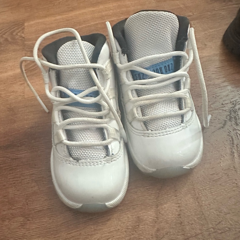 Jordan 11 Retro  Kids White and Black Sneakers